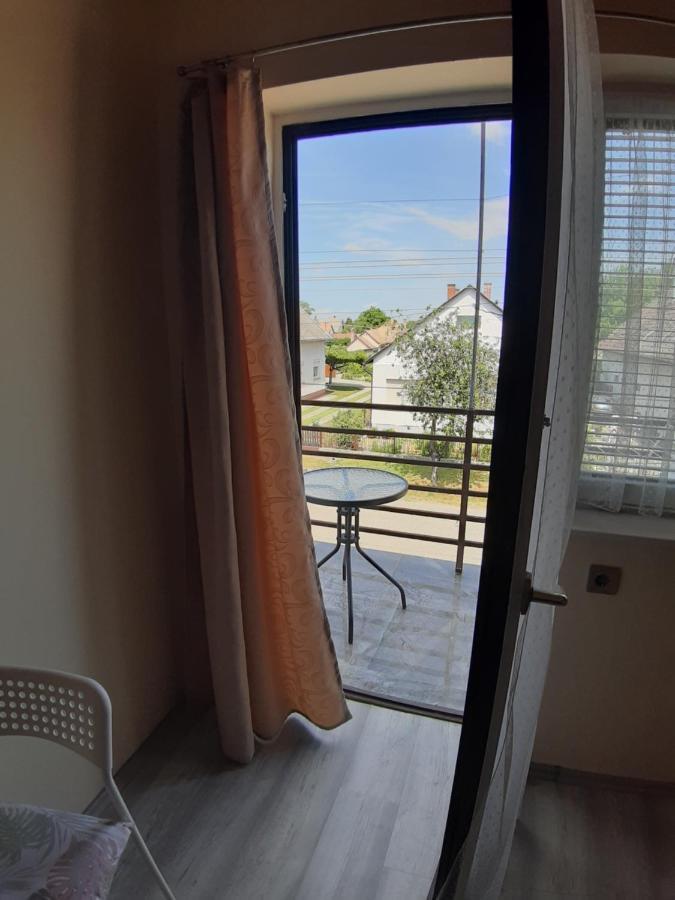 Minibali Apartmanok Сиофок Екстериор снимка